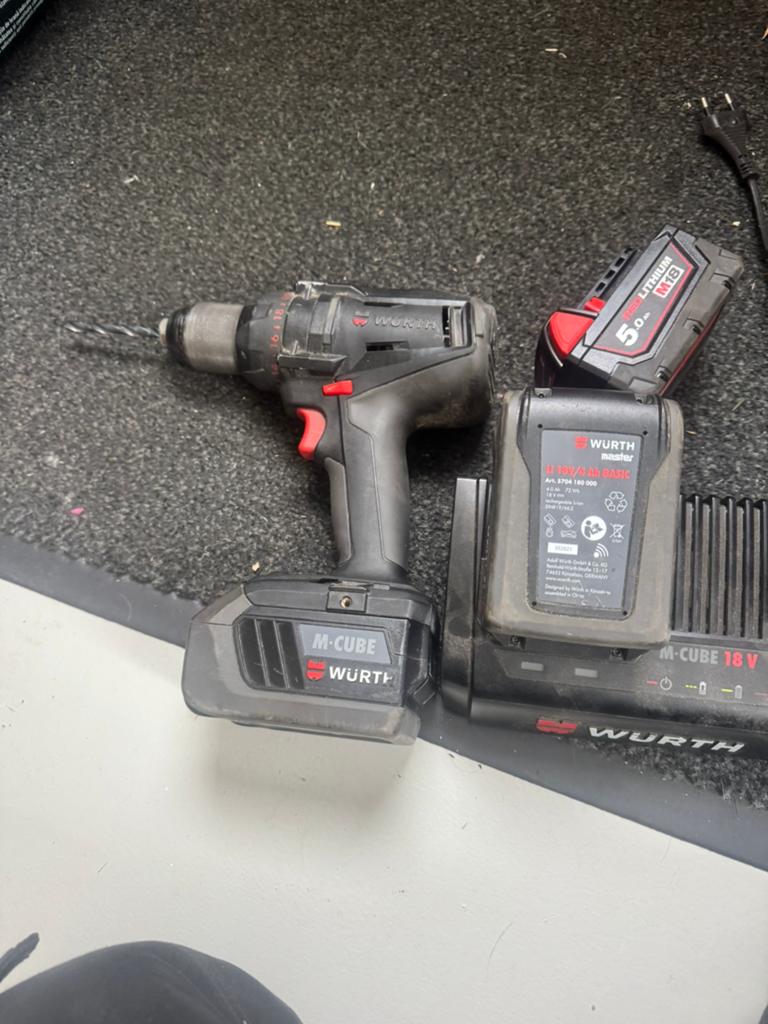 Wurth accu boormachine met lader . 2 accu’s, Doe-het-zelf en Verbouw, Ophalen, Zo goed als nieuw, Boormachine