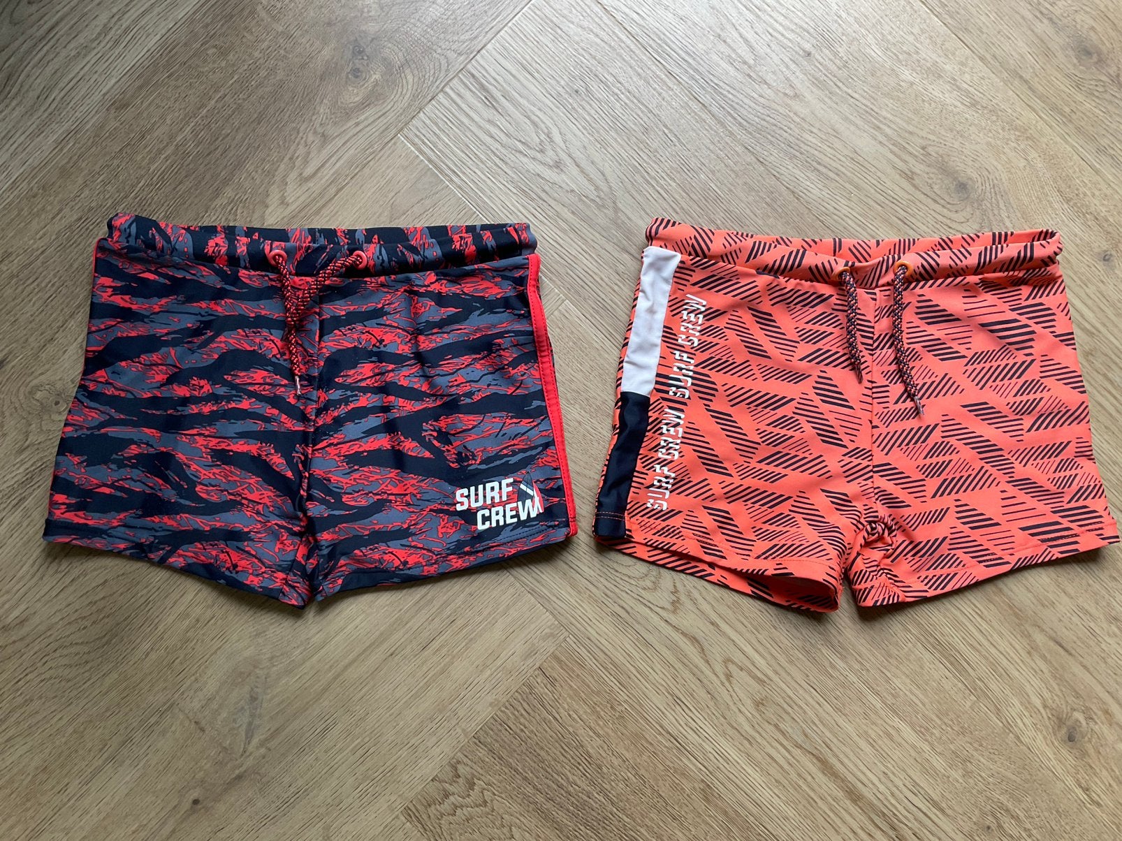2 zwembroeken maat 134/140, Ophalen of Verzenden, Zo goed als nieuw, Jongen, Sport- of Zwemkleding