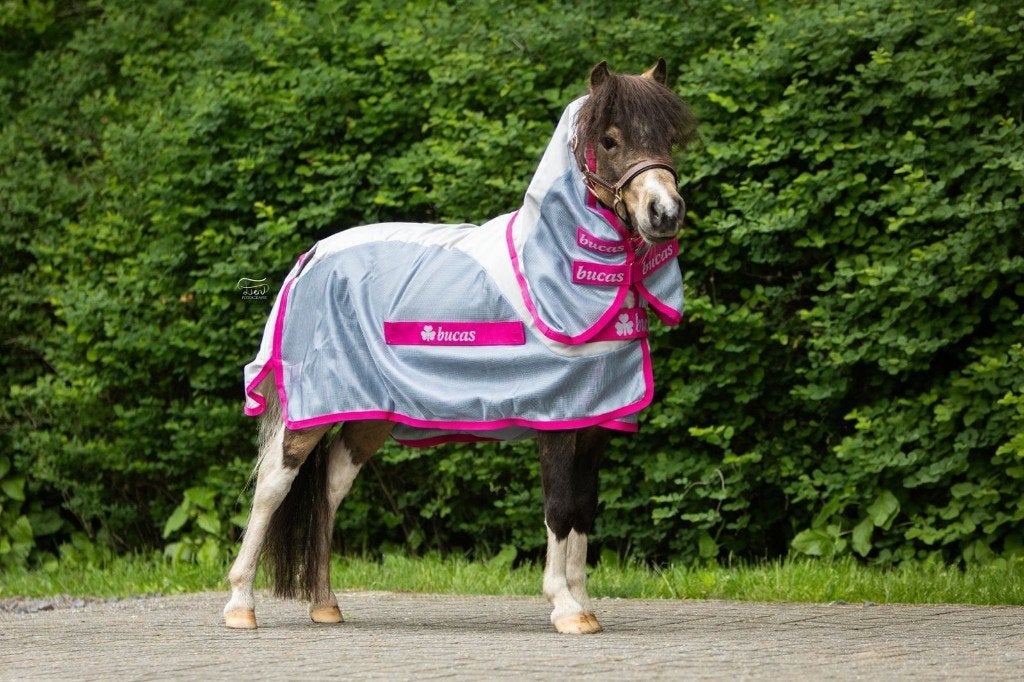 Bucas Buzz Off Rain & Neck pony Blue/blossom, Dieren en Toebehoren, Paarden en Pony's | Dekens en Dekjes, Shetlander/Mini, Vliegendeken