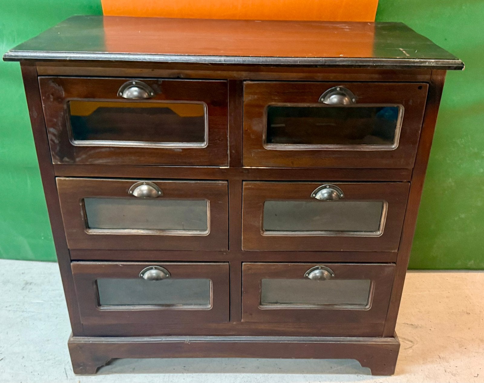 Houten ladekast / apothekerskast met 6 laden en glazen front, Ophalen, 5 laden of meer, 50 tot 100 cm, Zo goed als nieuw