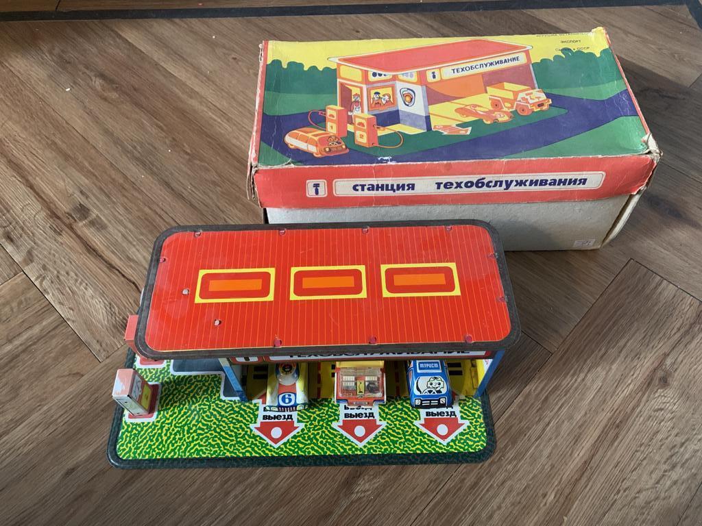 Oude vintage blikken Russische speelgoedgarage ussr, Ophalen, Gebruikt