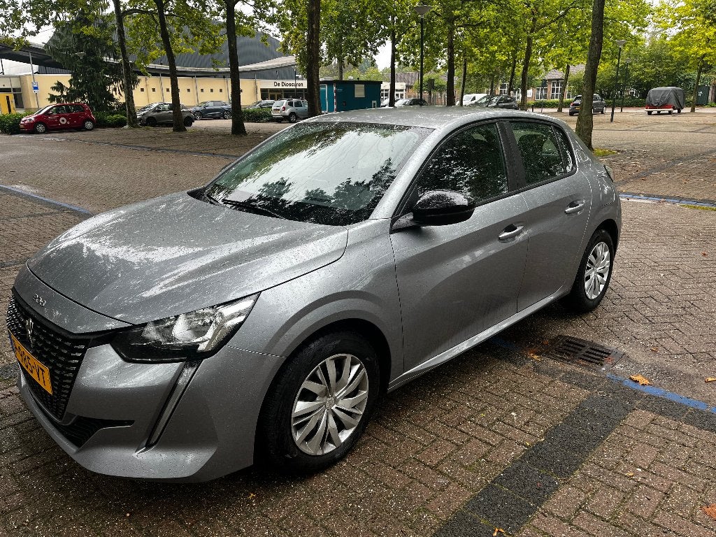 Peugeot 208 1.2 Puretech 75pk 2022 Grijs, Auto's, Voorwielaandrijving, Stof, 1199 cc, Origineel Nederlands