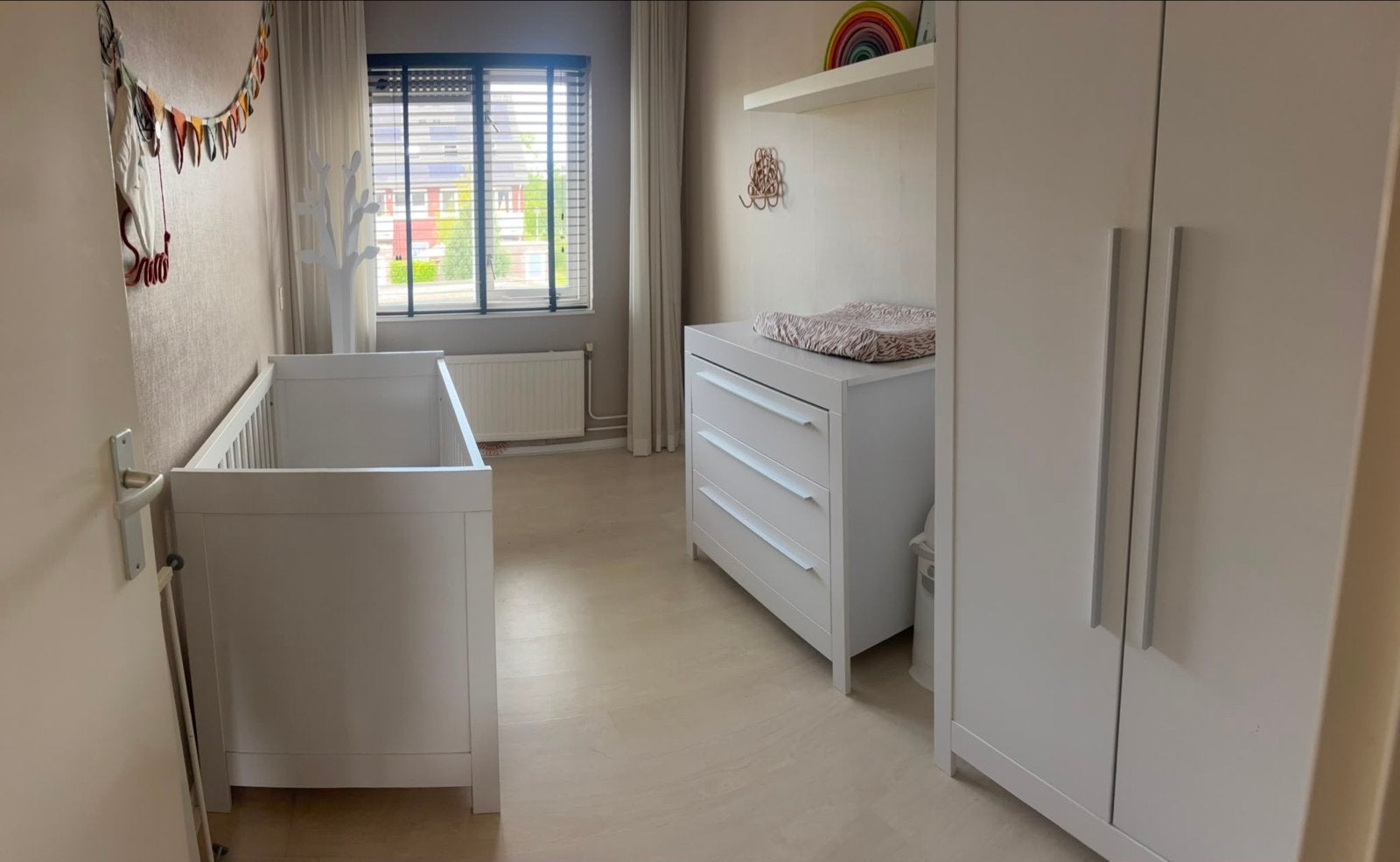 Complete babykamer: ledikant, commode en kledingkast, Kinderen en Baby's, Kinderkamer | Complete kinderkamers, Ophalen, Gebruikt