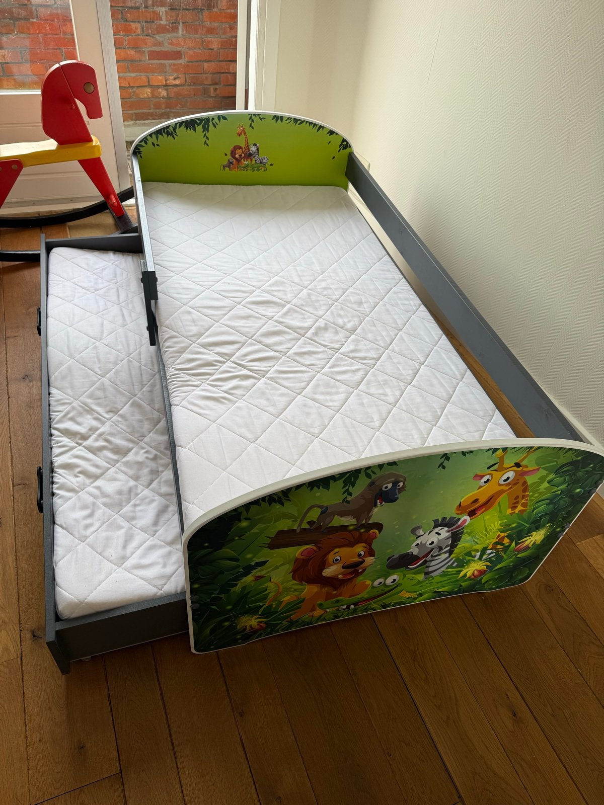Kinderbed met uitschuifbaar logeerbed - Jungle thema, Gebruikt, 70 tot 85 cm, 160 tot 180 cm, Ophalen