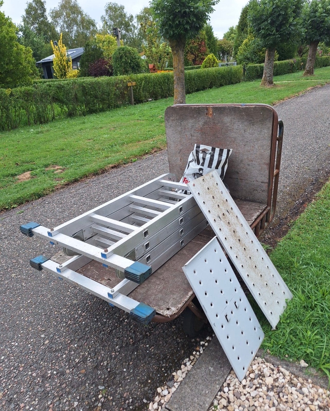 Mooie ladder met ijzeren tussenstukken, Ophalen, Gebruikt, Ladder, Opvouwbaar of Inschuifbaar