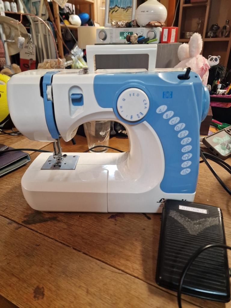 Lucznik 827 Maja Naaimachine - Zo goed als nieuw, Ophalen, Zo goed als nieuw, Naaimachine, Overige merken