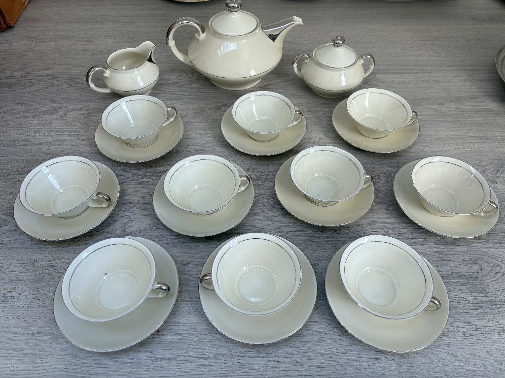 Mooi Theeservies met zilver randje, zie de foto's, Ophalen of Verzenden
