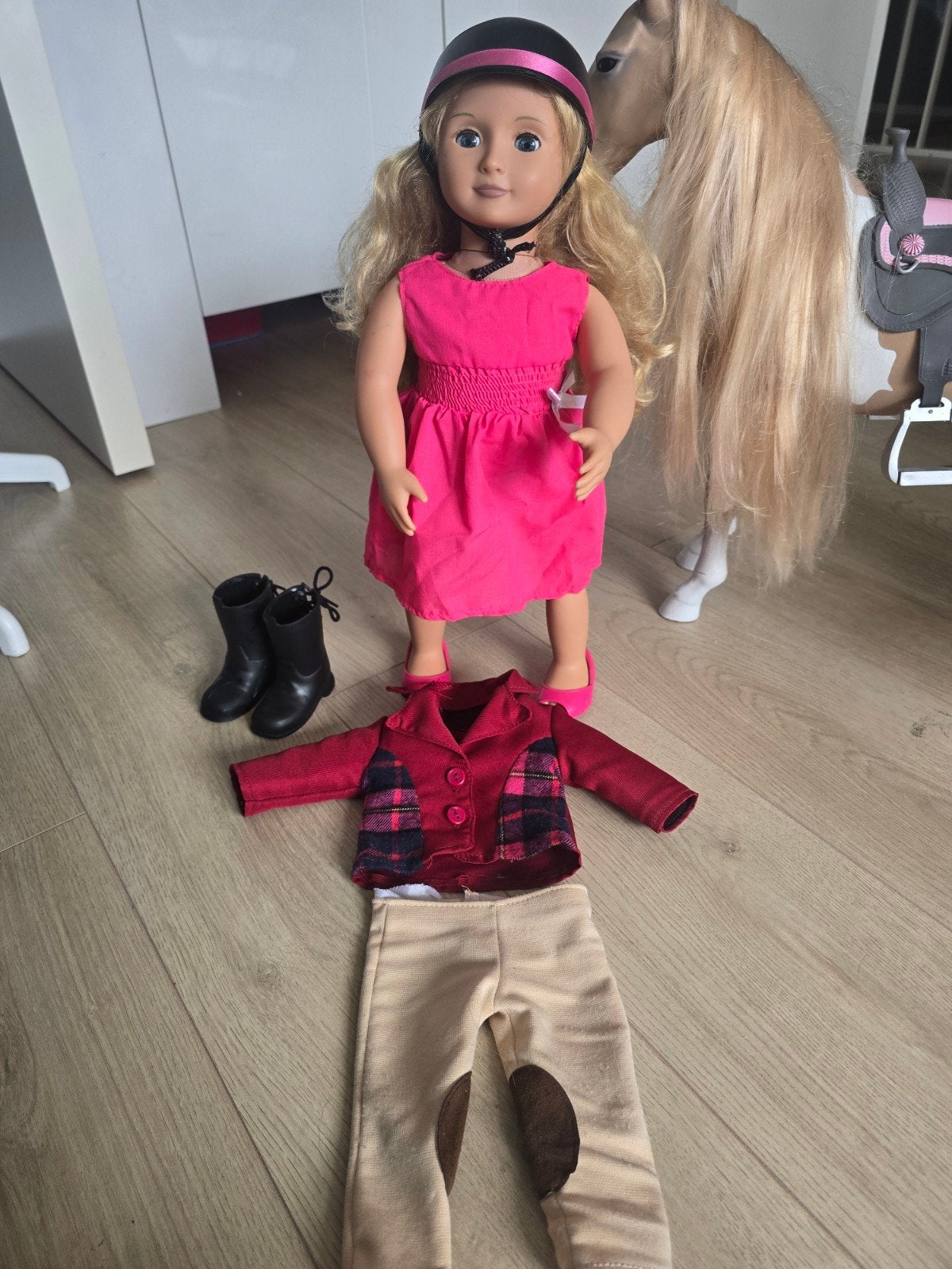 Our generation pop met paard en kleding, Ophalen, Gebruikt, 134 t/m 140, Jongen of Meisje