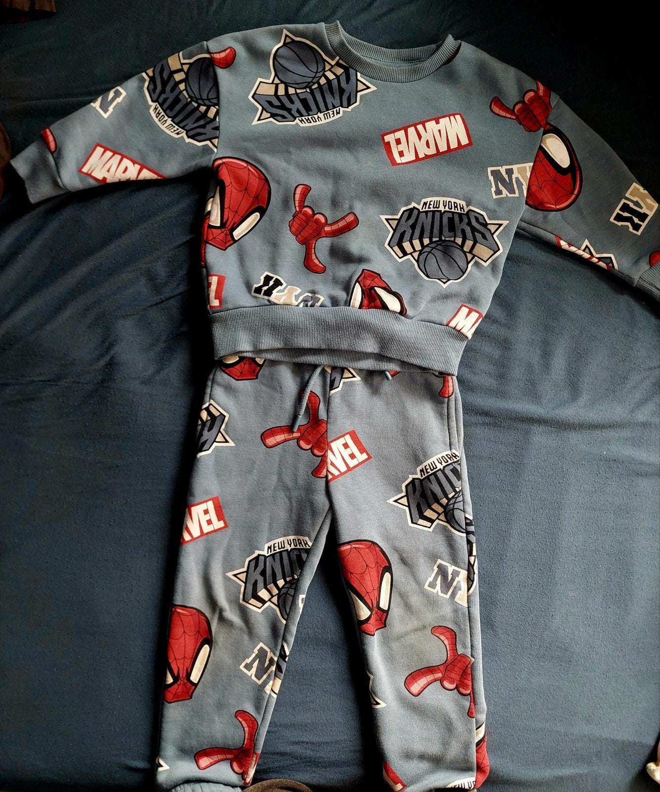 Sweater en broek Spiderman Marvel 98/104, Ophalen of Verzenden, Zo goed als nieuw, Jongen