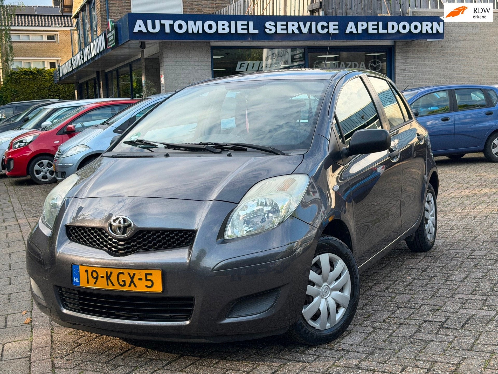Toyota Yaris 1.0 VVTi Acces*5DRS*AIRCO*STUURBEKR*AUX*ELLEK P, Auto's, Voorwielaandrijving, 750 kg, Bedrijf, Handgeschakeld