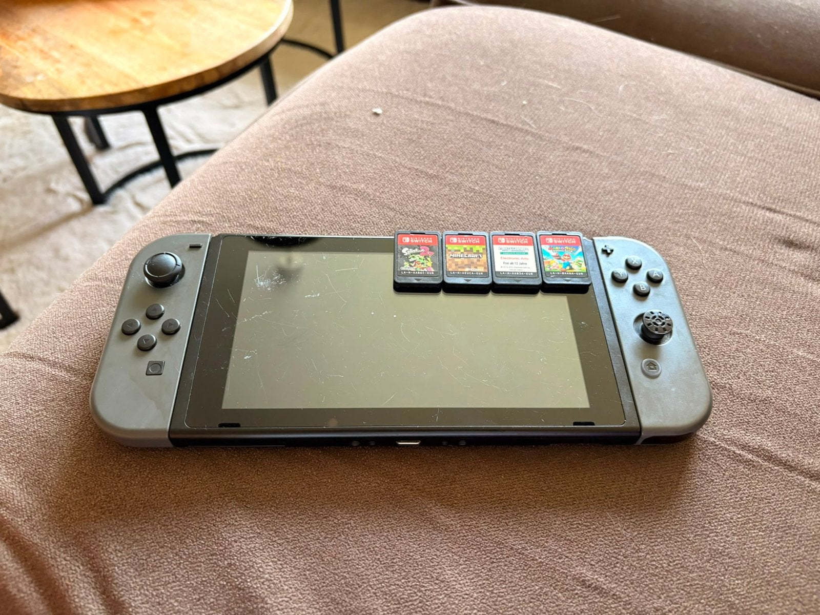 Nintendo Switch met 4 games en hoes (geen lader/tv-kabel), Met 2 controllers, Ophalen of Verzenden, Switch Original, Gebruikt