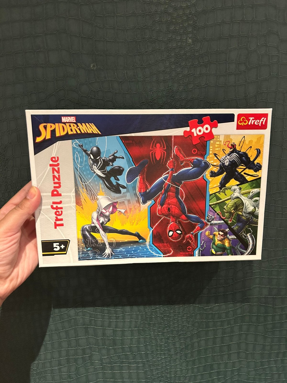 Puzzel spiderman 5 jaar en ouder, Ophalen, Meer dan 50 stukjes, Zo goed als nieuw, 4 tot 6 jaar