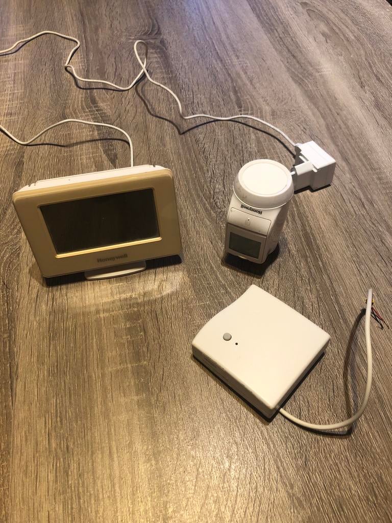 Honeywell evohome bedieningspaneel+radiatorknop+relais modul, Doe-het-zelf en Verbouw, Thermostaten, Ophalen of Verzenden, Slimme thermostaat