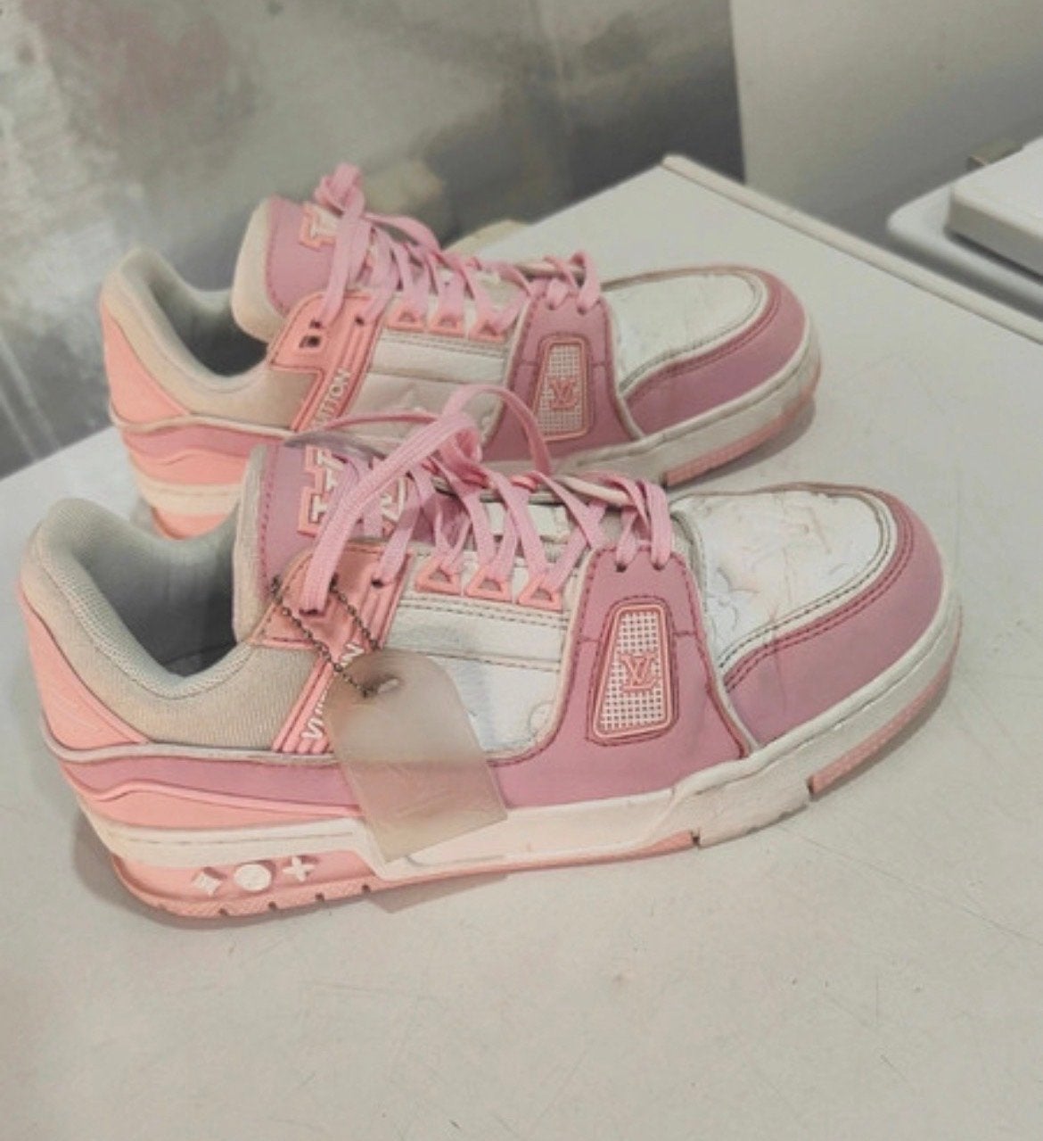 Lv sneakers, Kleding | Dames, Ophalen, Gedragen, Roze, Sneakers of Gympen