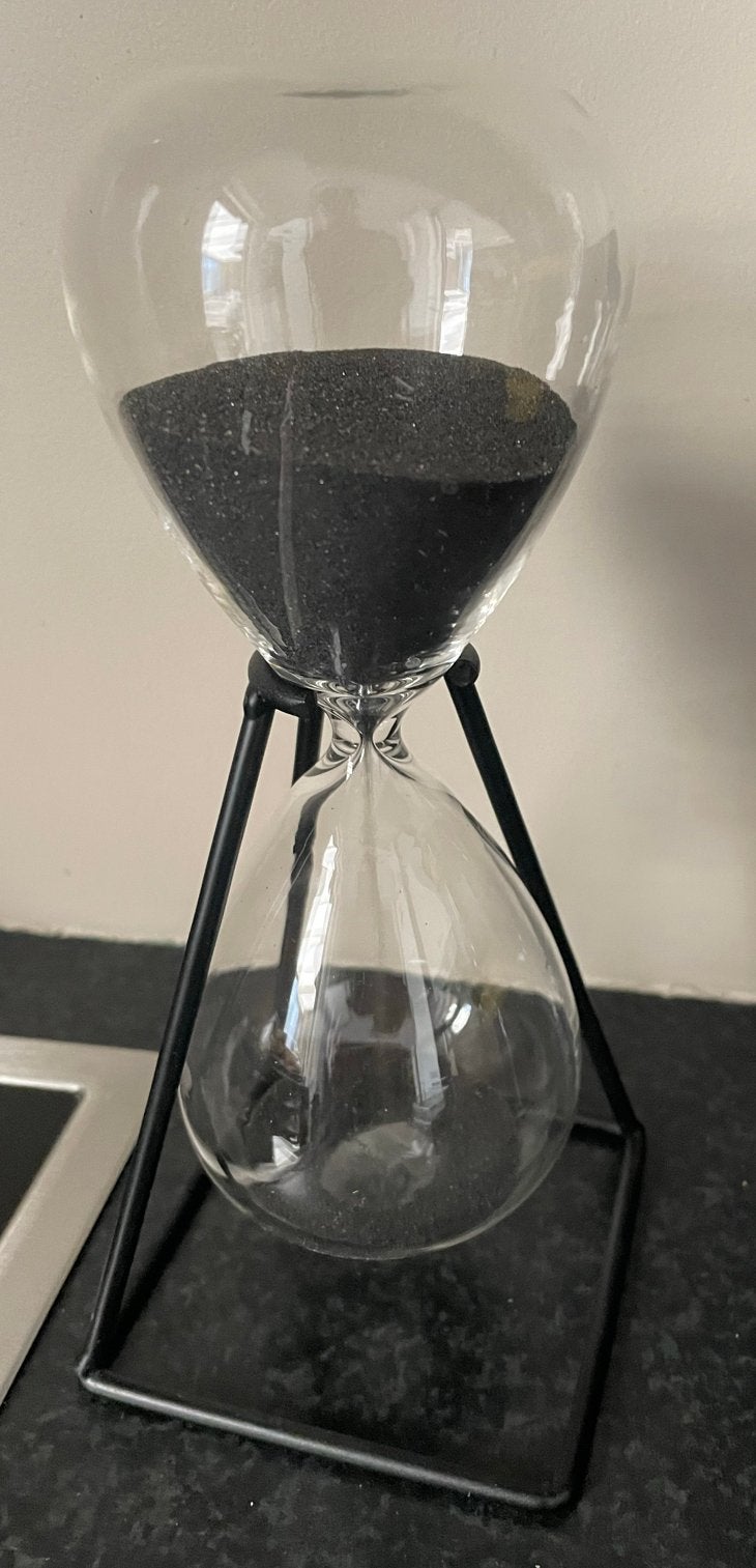 Zandloper met zwart zand en metalen standaard, Ophalen, Zwart, Zo goed als nieuw, Modern