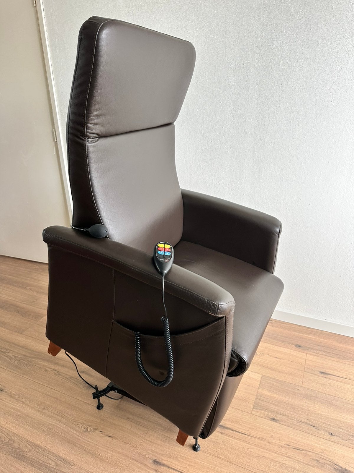 Fitform Sta-op Stoel – Z.g.a.n.-3 Motoren, Ophalen, Zo goed als nieuw, Leer, 50 tot 75 cm