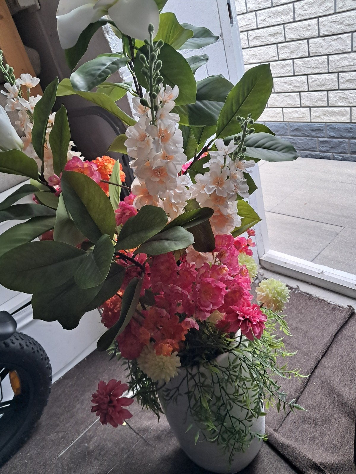 kunstbloemstuk, Ophalen, Nieuw, Binnen