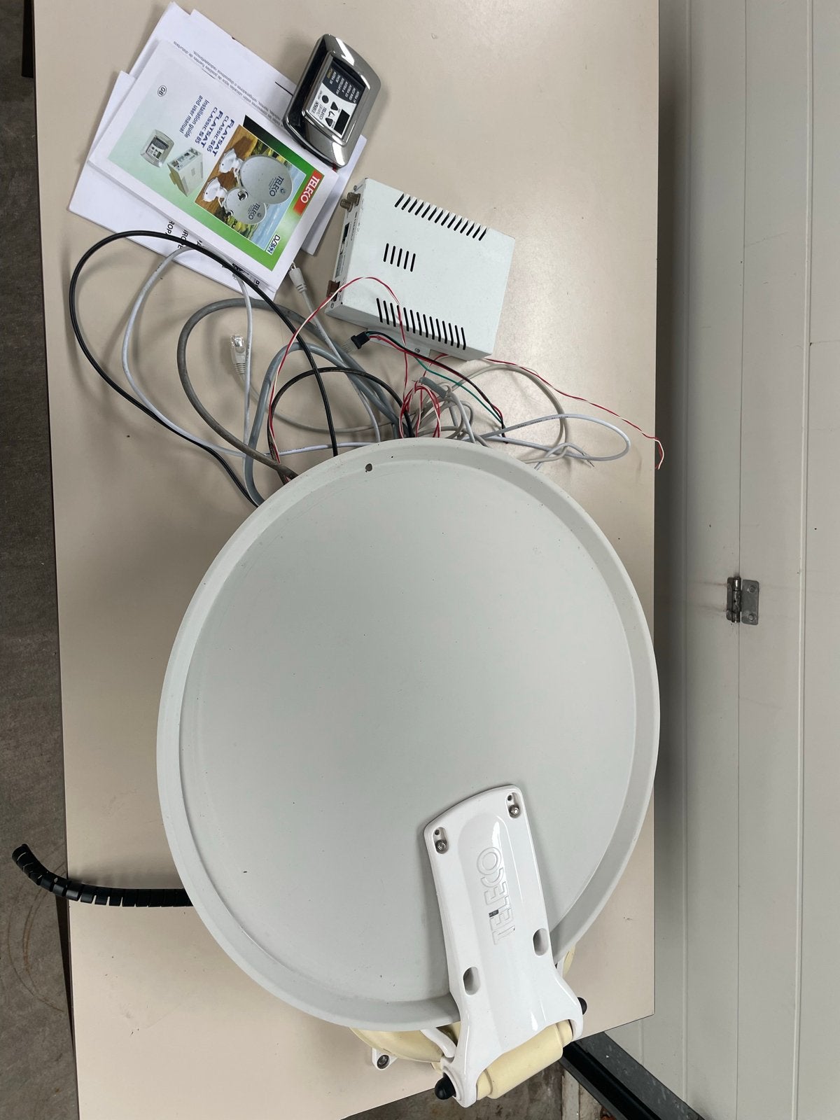 Teleco Flatsat Classic schotelantenne met handleiding. TEAB, Ophalen, Gebruikt, (Schotel)antenne, Overige merken