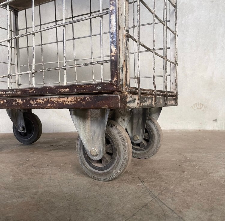 Oude trolley, gaaskast, vintage kast, fabriekskar, stelling, Ophalen