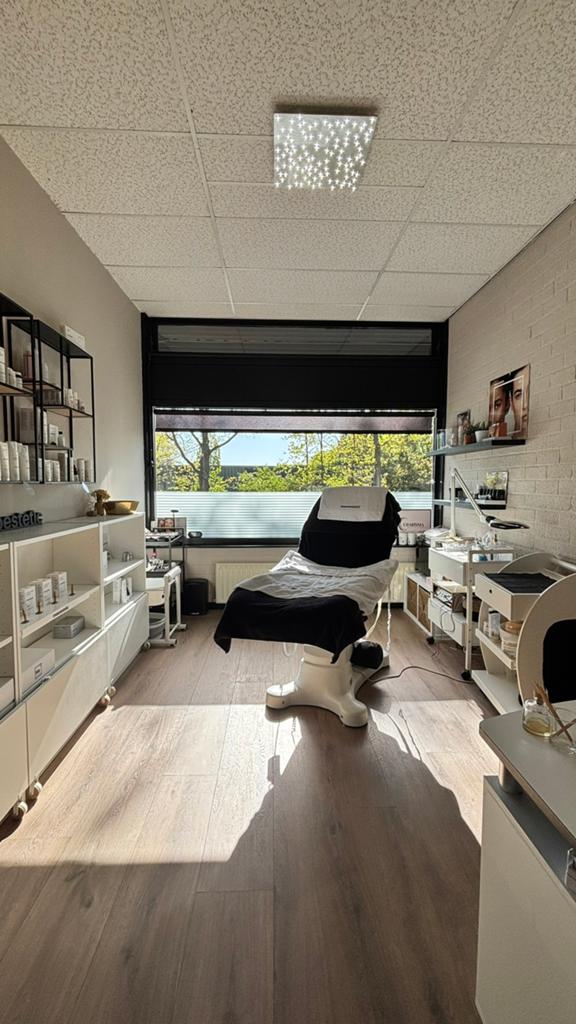 Beauty specialist gezocht! Salon te huur, praktijk te huur, Huizen en Kamers, Kamers te huur