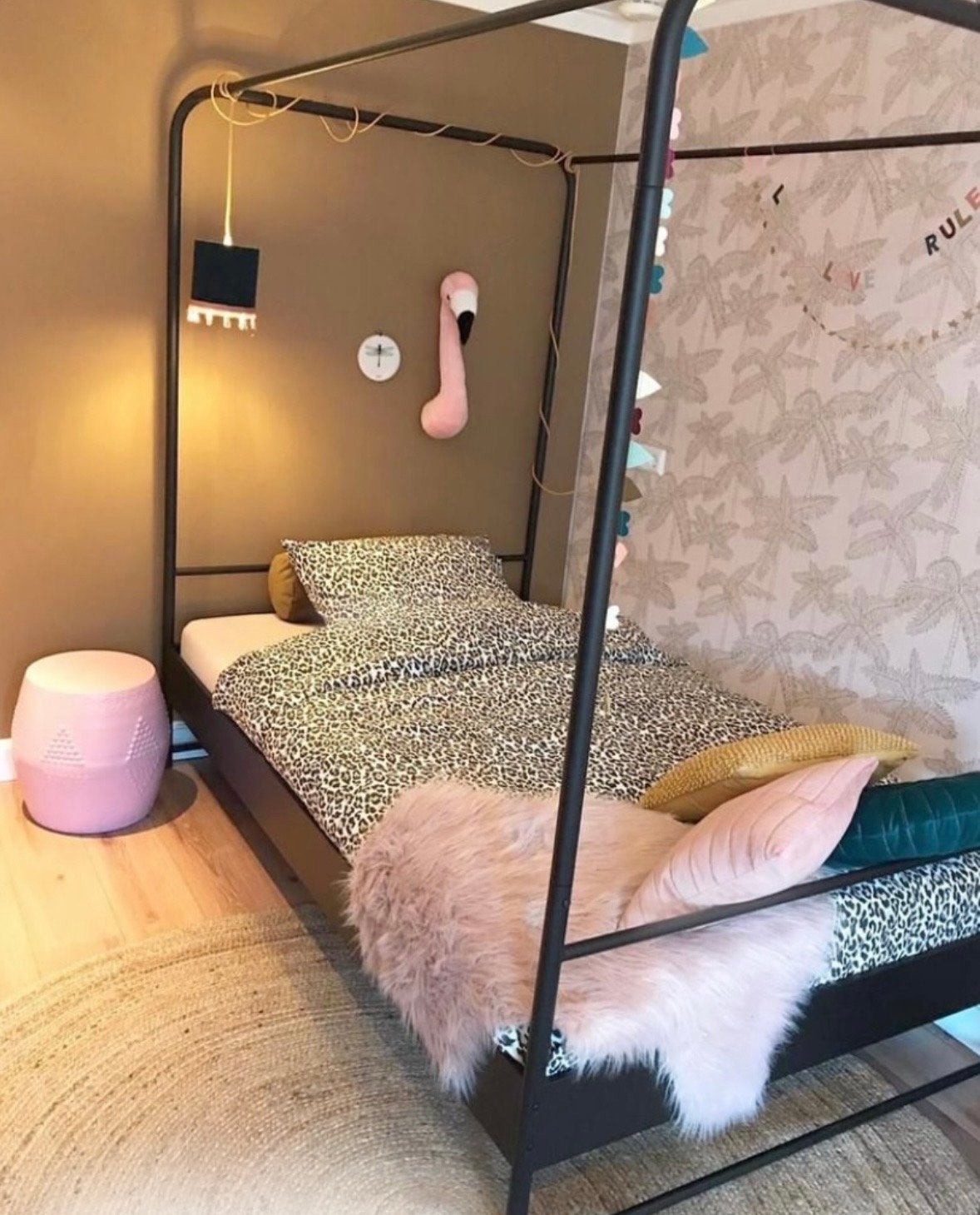 Vtwonen hemelbed – 120x200 cm – zwart, Ophalen, Lattenbodem, 180 cm of meer, 100 cm of meer