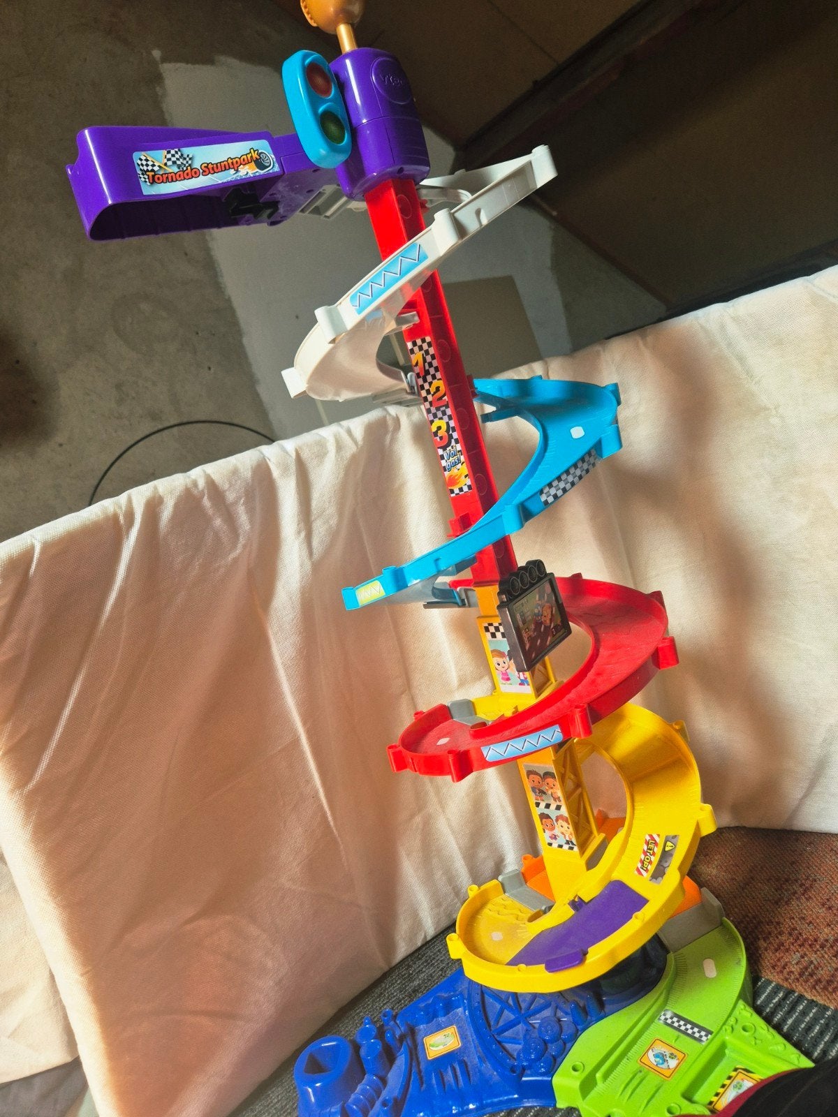 VTech Toet Toet Tornado Stuntpark (pinnetje kwijt), Kinderen en Baby's, Speelgoed | Vtech, Zo goed als nieuw, 2 tot 4 jaar, Ophalen of Verzenden