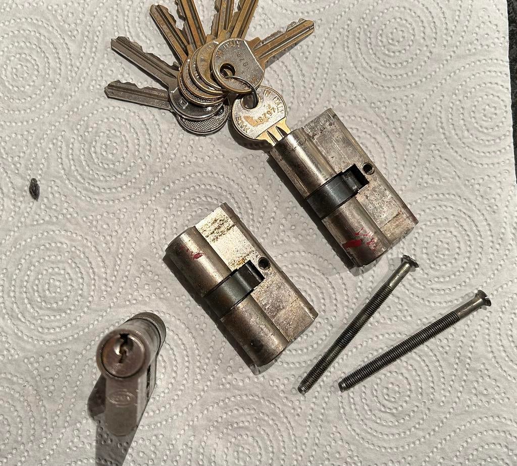 Complete set van 3 (!) Corbin cilindersloten•gelijksluitend., Ophalen, Gebruikt, Slot
