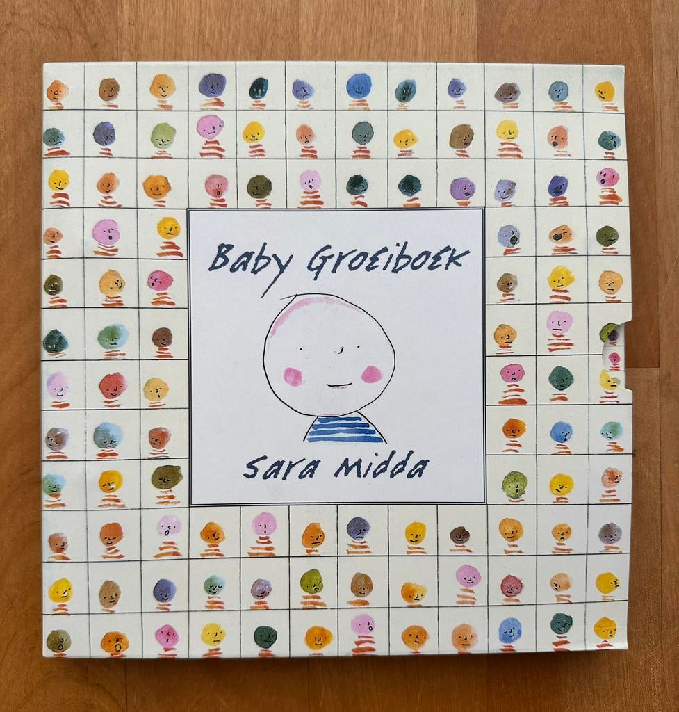Baby groeiboek Sara Midda, Ophalen of Verzenden, Zo goed als nieuw, Opvoeding tot 6 jaar