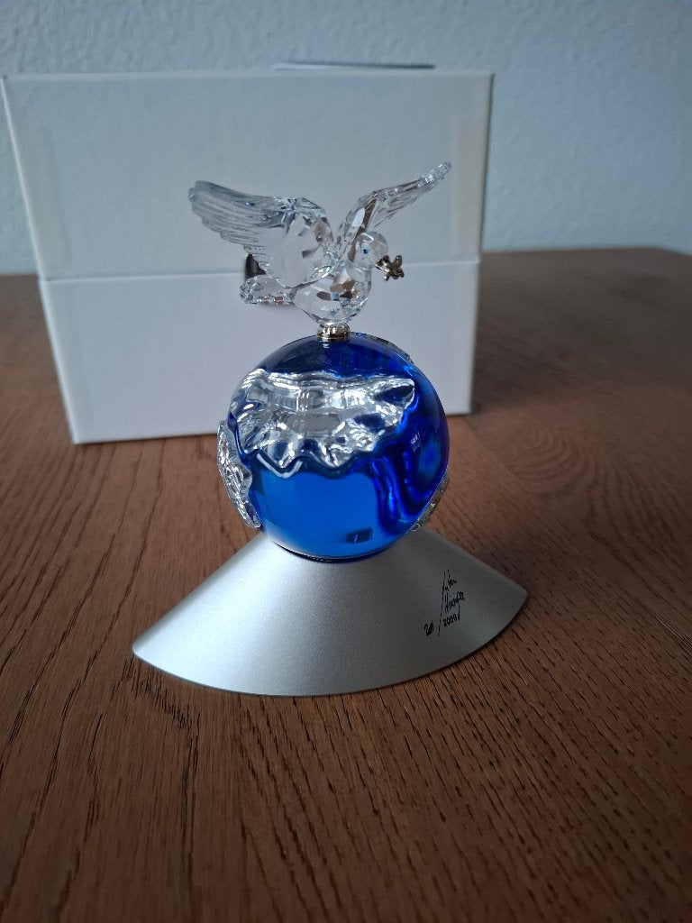 Swarovski Crystal Planet. Vredesduif. Jubileumstuk 2000, Verzamelen, Ophalen of Verzenden, Zo goed als nieuw, Figuurtje