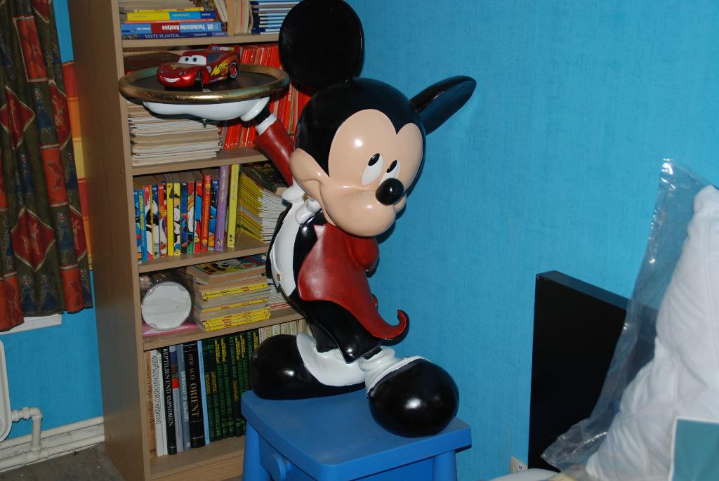 klassiek beeld van Mickey Mouse als butler, Verzamelen, Disney, Ophalen, Mickey Mouse, Zo goed als nieuw, Beeldje of Figuurtje