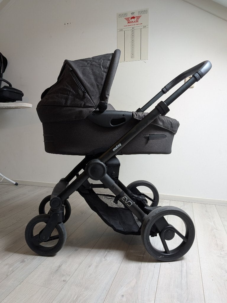 Mutsy Evo2 kinderwagen zwart, Ophalen, Gebruikt, Combiwagen, Mutsy
