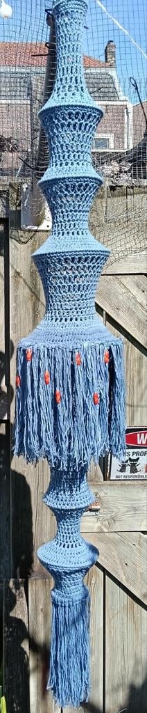 Unieke gehaakte lampenkap met franjes - Blauw, Ophalen of Verzenden, Zo goed als nieuw, Bohemian, Retro, Handgemaakt, 75 cm of meer