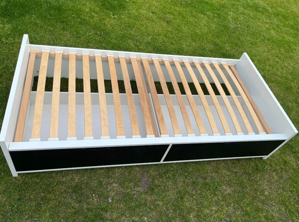 Eenpersoonsbed met lades - Wit/Zwart, Huis en Inrichting, Slaapkamer | Bedden, Gebruikt, 90 cm, Eenpersoons, Wit