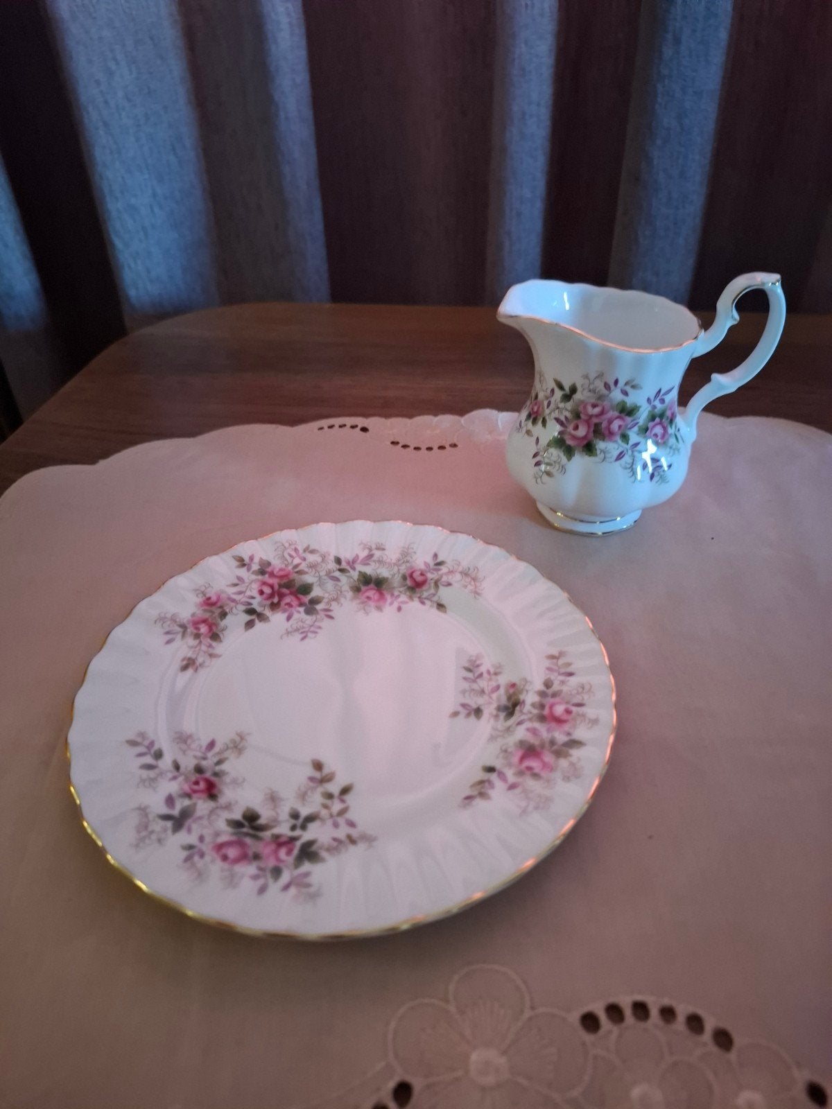 Royal Albert Lavender Rose gebaksbordje en melkkannetje, Ophalen of Verzenden