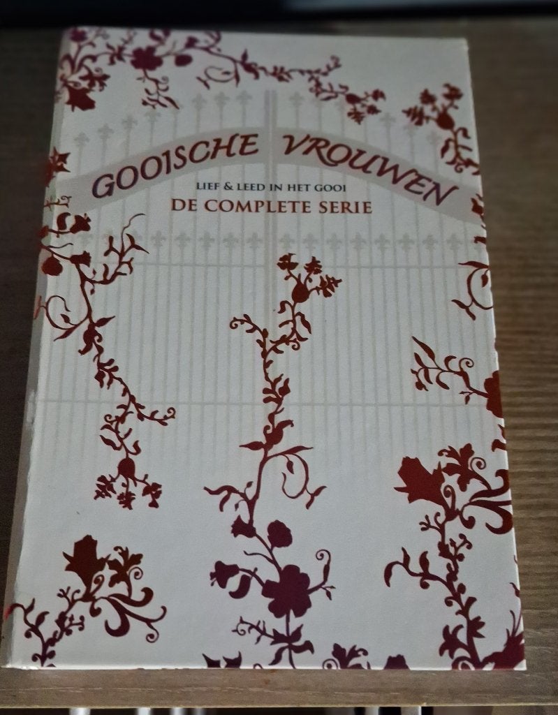 Mooie dvd box Gooische vrouwen. Seizoen 1 tm 5, Vanaf 12 jaar, Ophalen of Verzenden, Zo goed als nieuw, Komedie