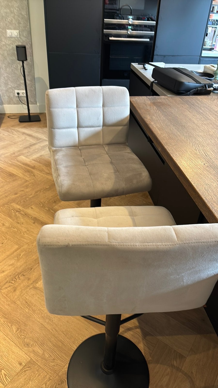 Set barstoelen beige velours stof, Ophalen, Zo goed als nieuw