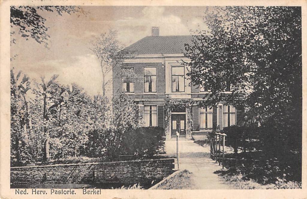 Berkel Ned. Herv. Pastorie, Noordeindseweg dokterswoning, Verzamelen, Ansichtkaarten | Nederland, Ophalen of Verzenden, 1920 tot 1940