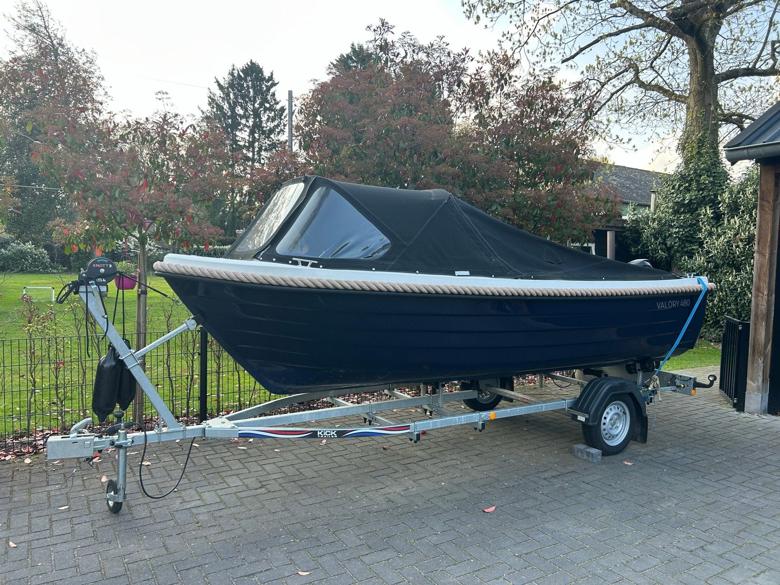 Valory 480 met Tohatsu 9.9pk, trailer en buiskap - ZGAN, Watersport en Boten, Sloepen, Ophalen, Elektrisch, Zo goed als nieuw