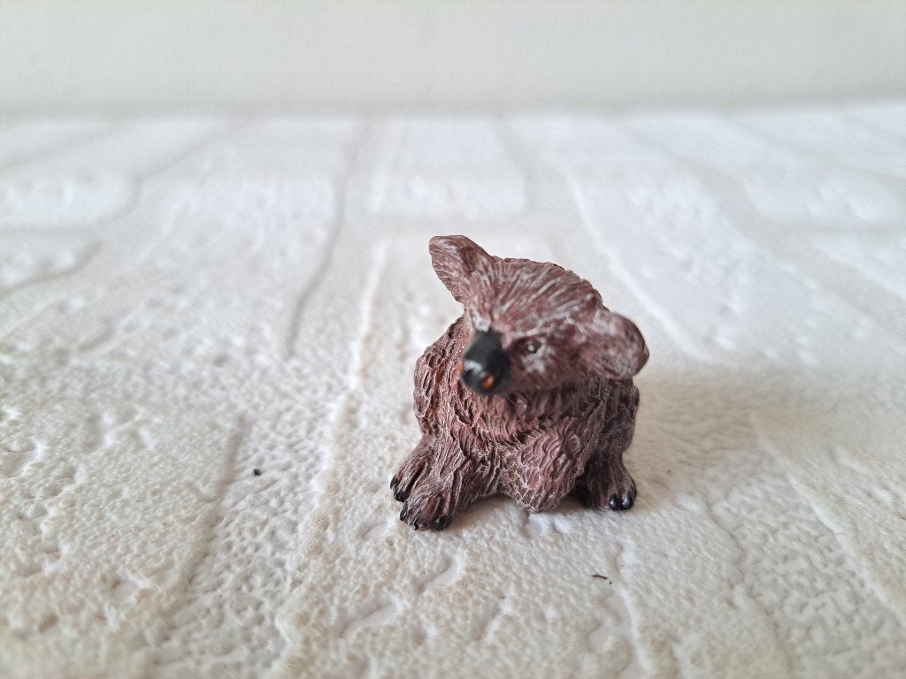 Zittende Koalabeer van Kunsthars 3x2.5x2.5cm, Ophalen of Verzenden, Zo goed als nieuw, Beeldje of Figuurtje