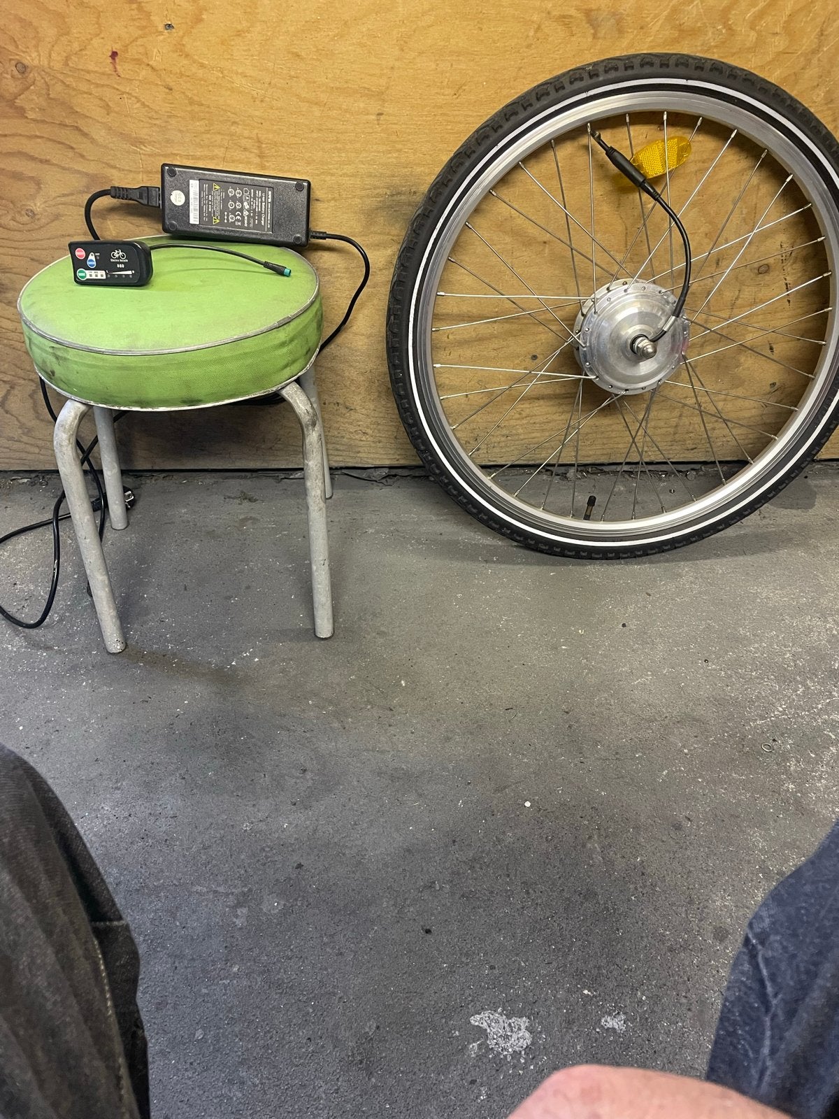 Voorwiel met motor 24 inch, originele accu en lader, Ophalen, Gebruikt, Elektrische fiets, Wiel