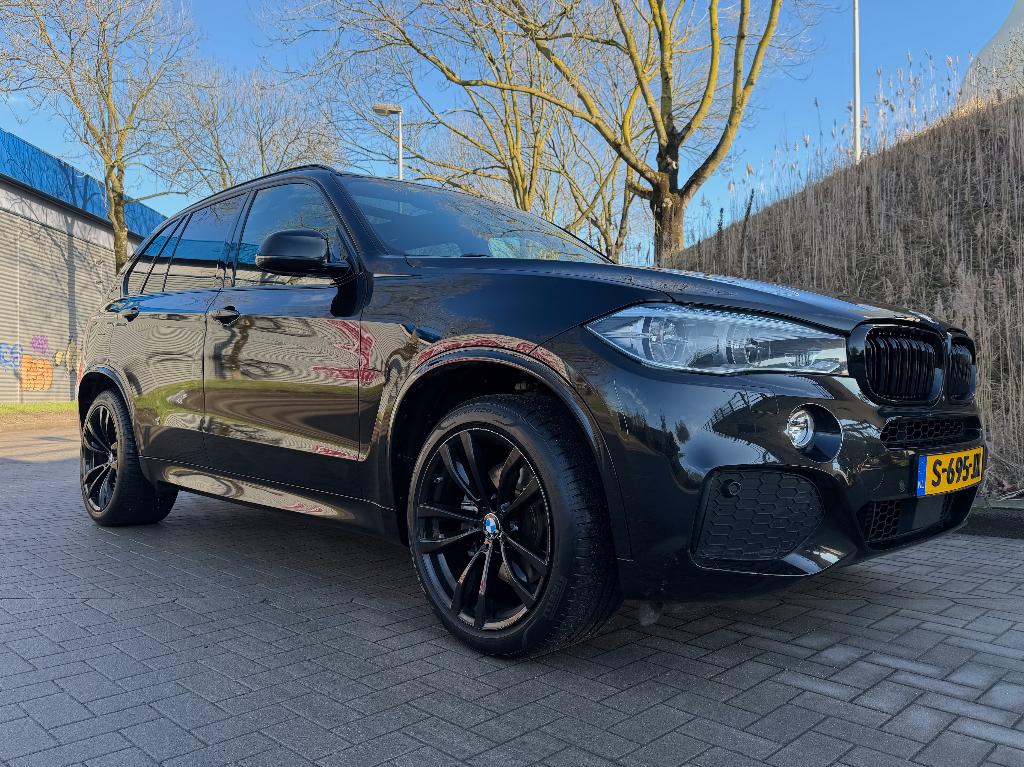 BMW X5 Xdrive40e Iperformance 313pk Aut 2018 Zwart KM 142805, 4 cilinders, Zwart, Vierwielaandrijving, 147 €/maand