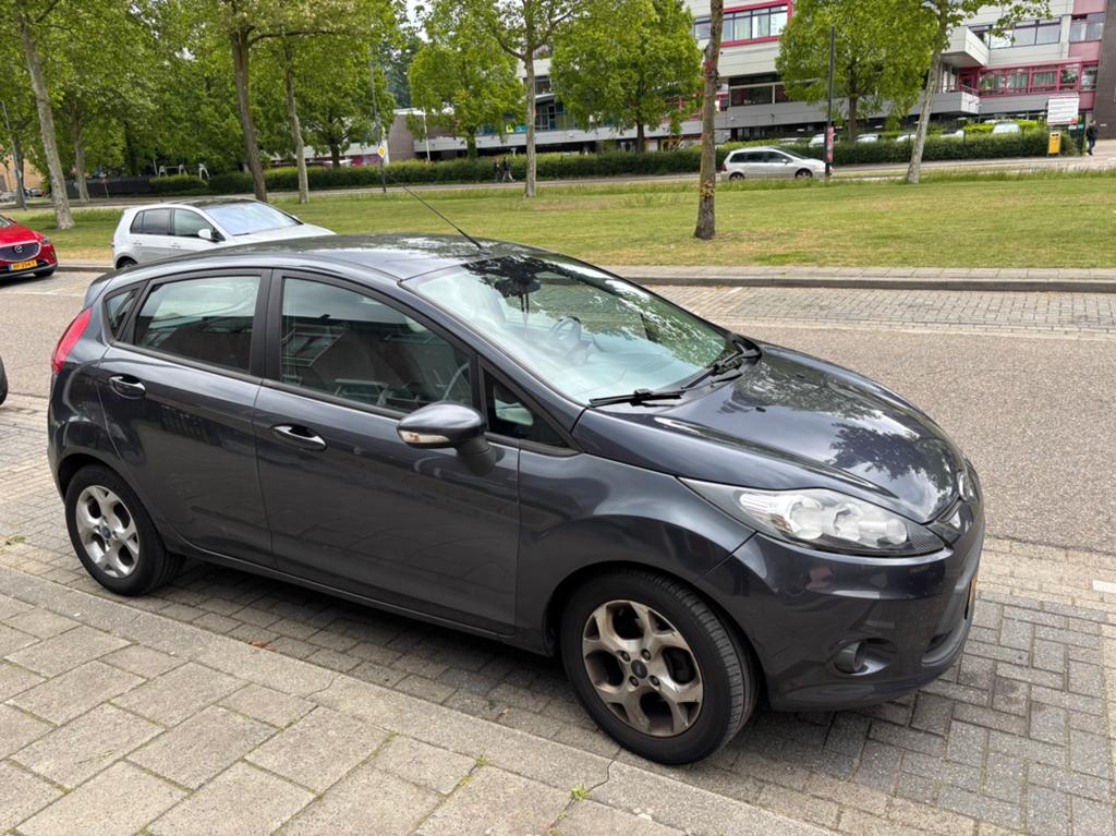 Ford Fiësta 1.25 60KW 5DR 2009 Grijs, Voorwielaandrijving, 1242 cc, Handgeschakeld, Particulier