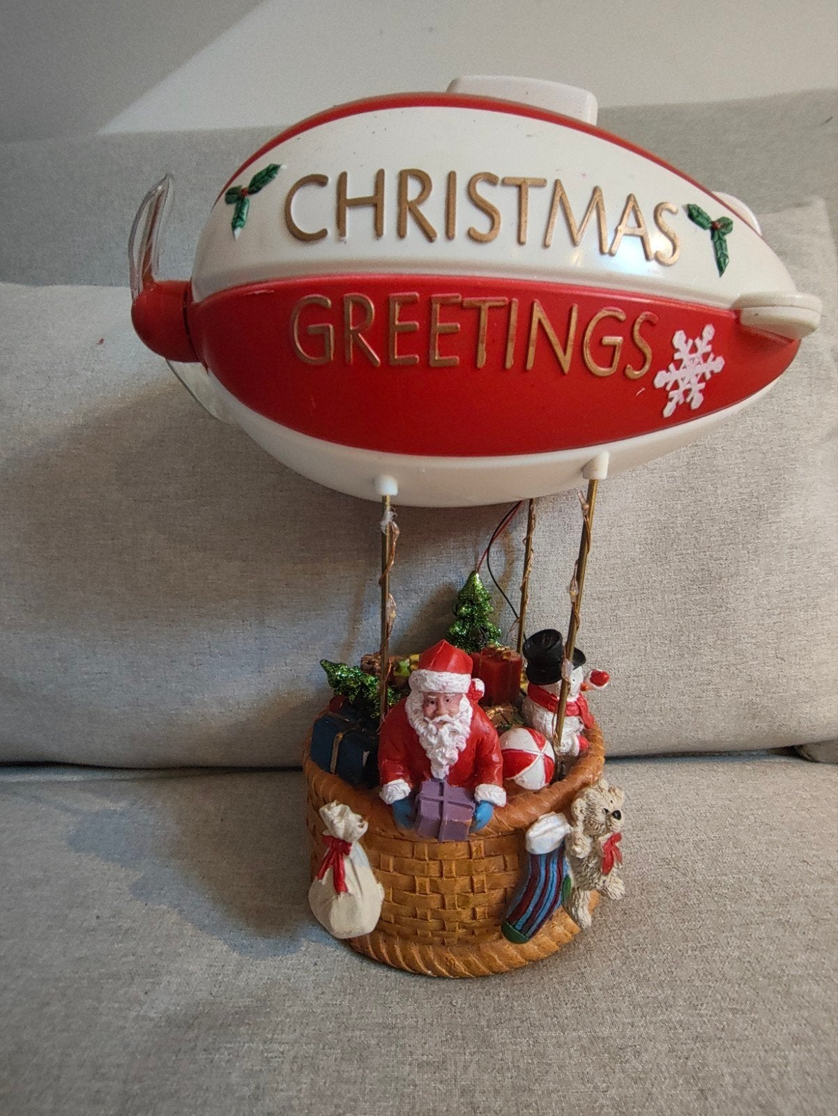 Kerstdorp -kerstman in Zeppelin, Ophalen of Verzenden, Gebruikt