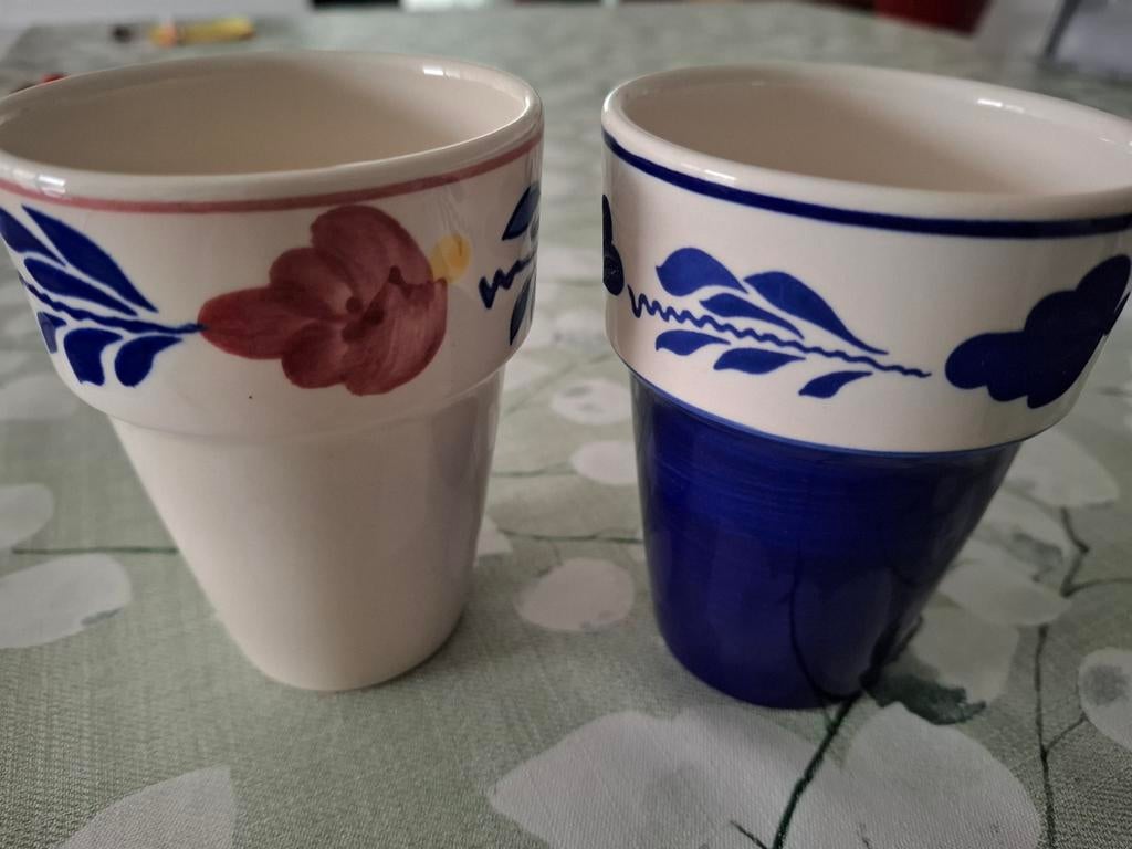 Twee bekers van Boerenbont handgeschilderd, Keramiek, Ophalen of Verzenden, Zo goed als nieuw, Kop(pen) en/of Schotel(s)