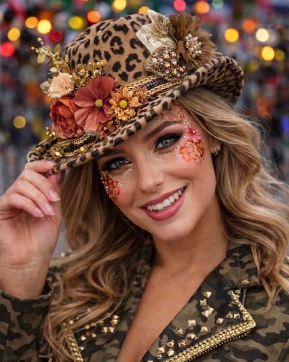 Panterprint hoed met bloemen Bloemfetti, Kleding | Dames, Ophalen of Verzenden, Nieuw, Carnaval