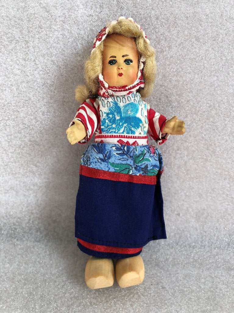 Oud Popje Pop Boerin Celluloid 17 cm, Verzamelen, Poppen, Ophalen of Verzenden, Gebruikt, Pop