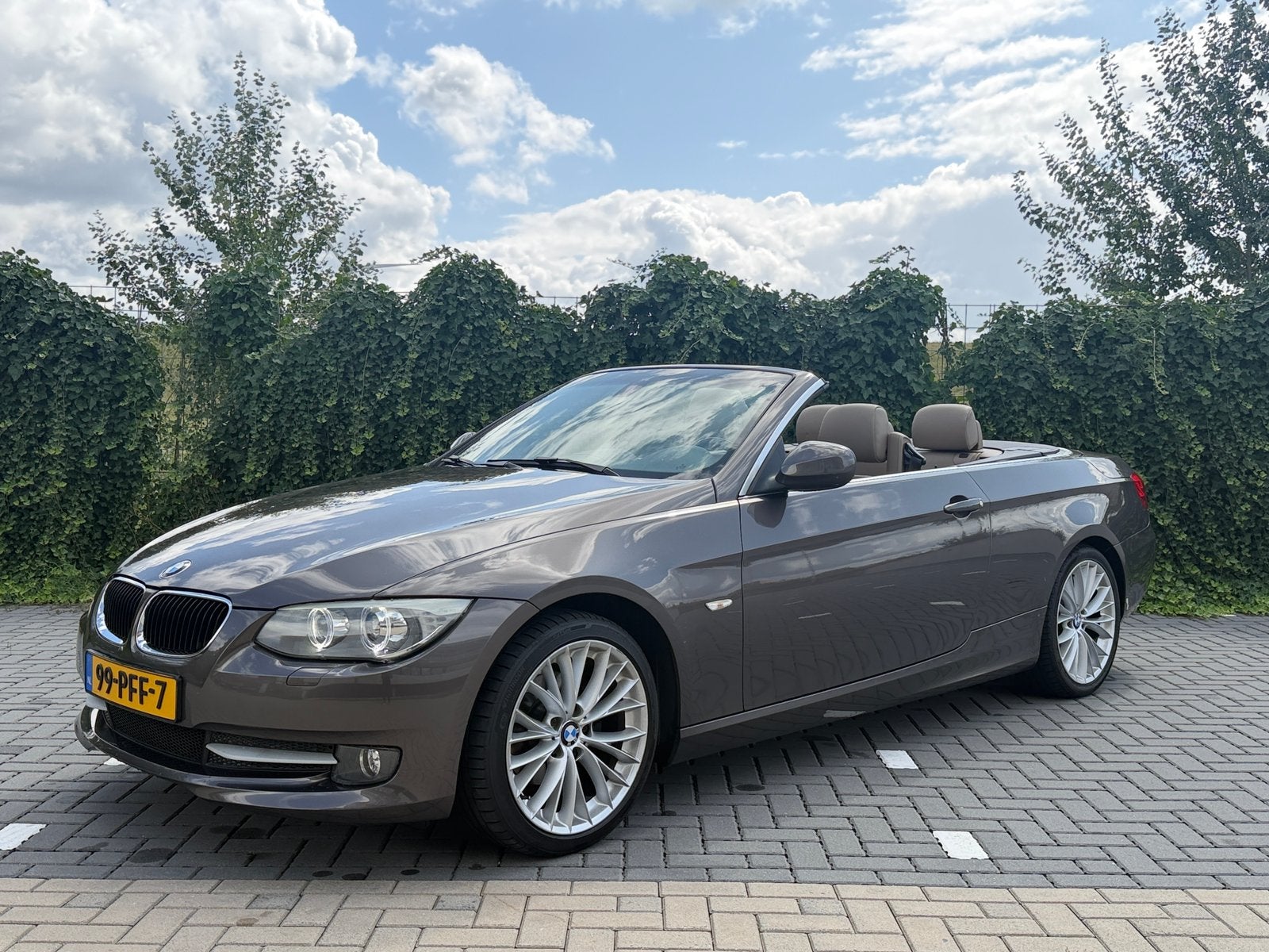 BMW 3-serie 320i E93 Cabrio High Executive NL Auto|NAP|Leder, Auto's, BMW, Automaat, Achterwielaandrijving, 1995 cc, Beige