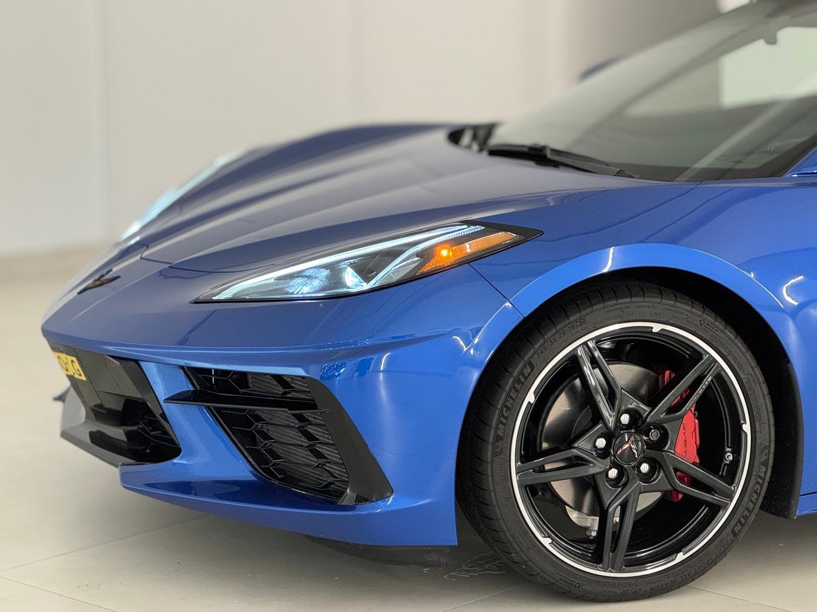 Chevrolet Corvette C8 6.2 V8 Stingray Targa NL (bj 2021), Auto's, Automaat, Automatische klimaatregeling, Gebruikt, Blauw