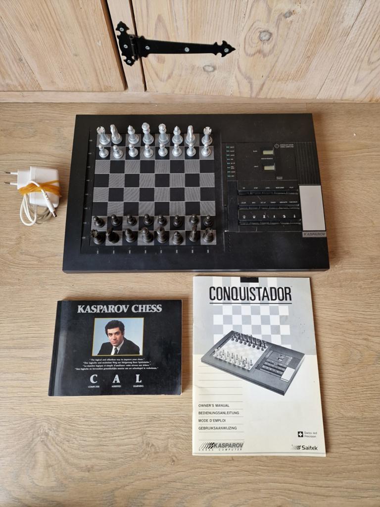 Kasparov Conquistador Schaakcomputer met handleiding, Hobby en Vrije tijd, Gezelschapsspellen | Bordspellen, Gebruikt, Een of twee spelers