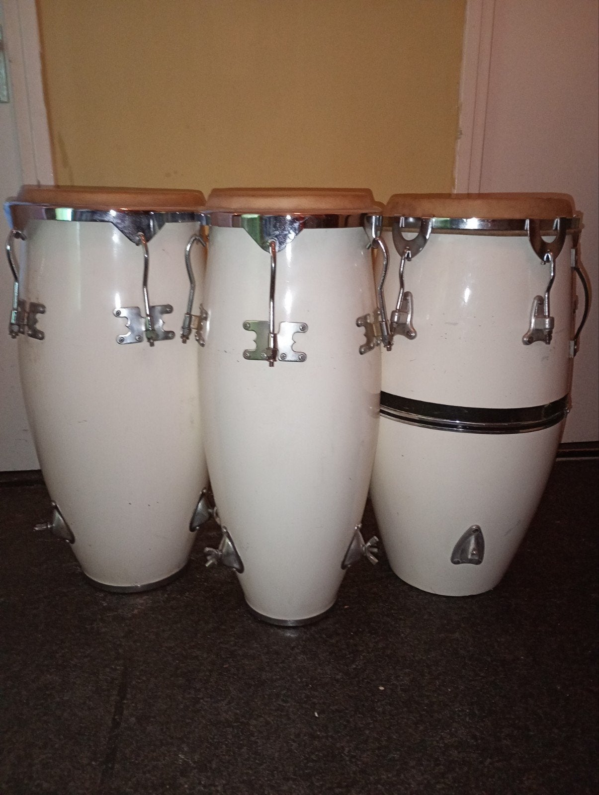 Conga's driedelige set, fiberglass wit, Muziek en Instrumenten, Percussie, Ophalen, Trommel